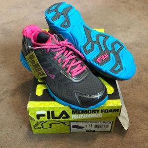 Woman’s size 8.5 memory foam running sneakers